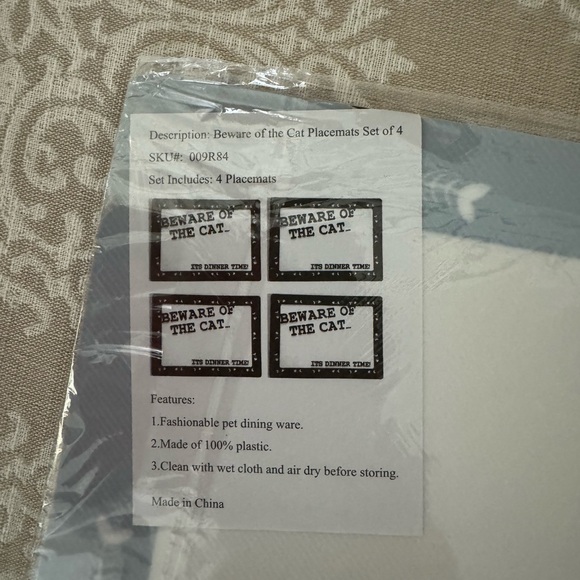 Brand New Set Of 4 Beware Of The Cat Placemats - Picture 3 of 3